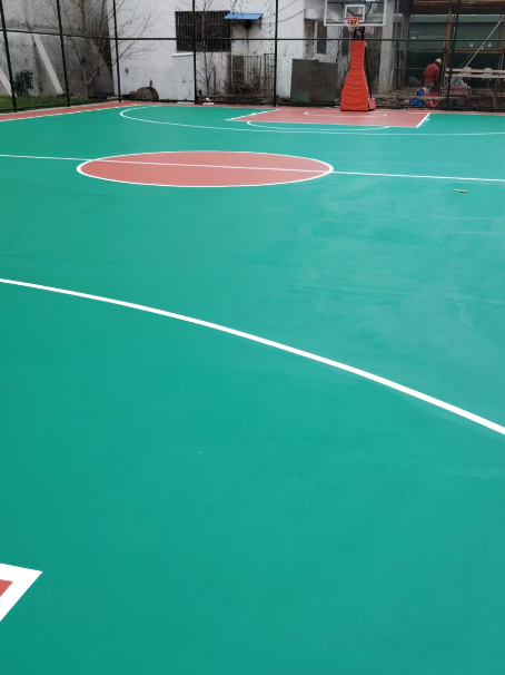 哈尔滨 球场长期使用易出现地面开裂